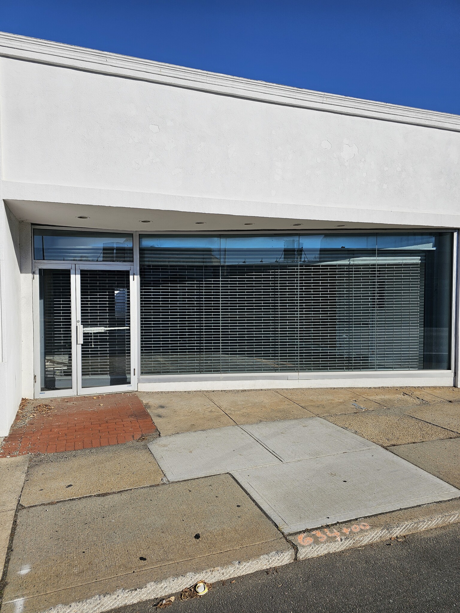 313-323 Sunrise Hwy, Rockville Centre, NY for lease Building Photo- Image 1 of 4