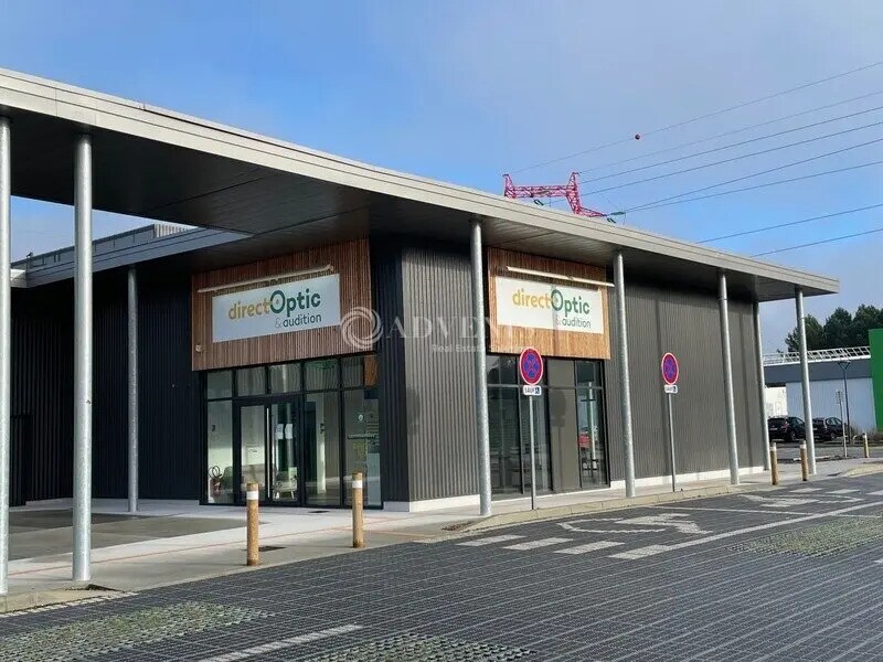 Retail in Biganos for lease Building Photo- Image 1 of 9