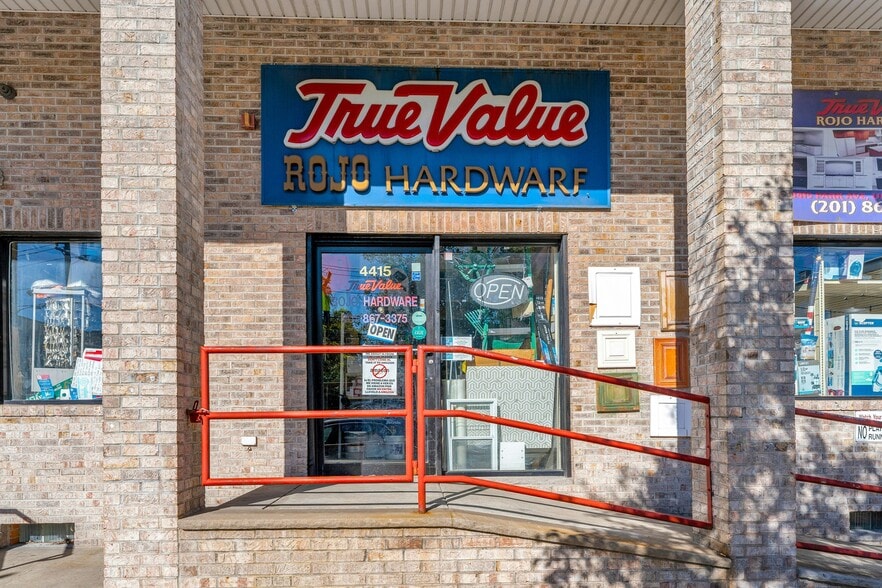 4415 Park Ave, Union City, NJ for lease - Building Photo - Image 2 of 17