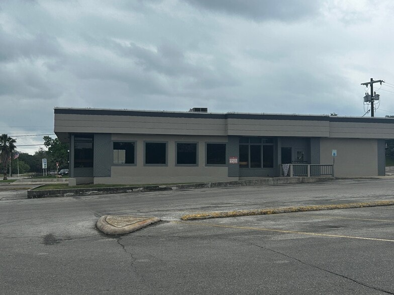 6103 Pecan Valley Dr, San Antonio, TX for lease - Building Photo - Image 1 of 5