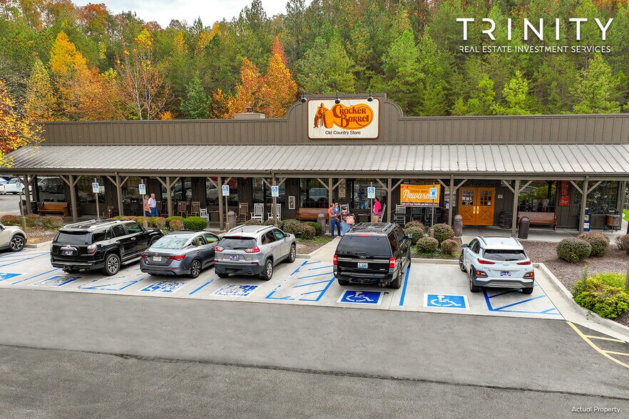 1839 S Roane St, Harriman, TN 37748 Cracker Barrel Old Country Store