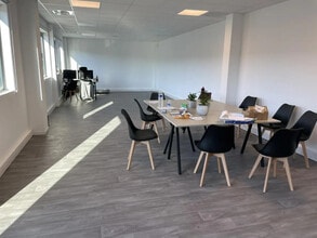 Flex in SAINT-OUEN-L'AUMONE for lease Building Photo- Image 2 of 5