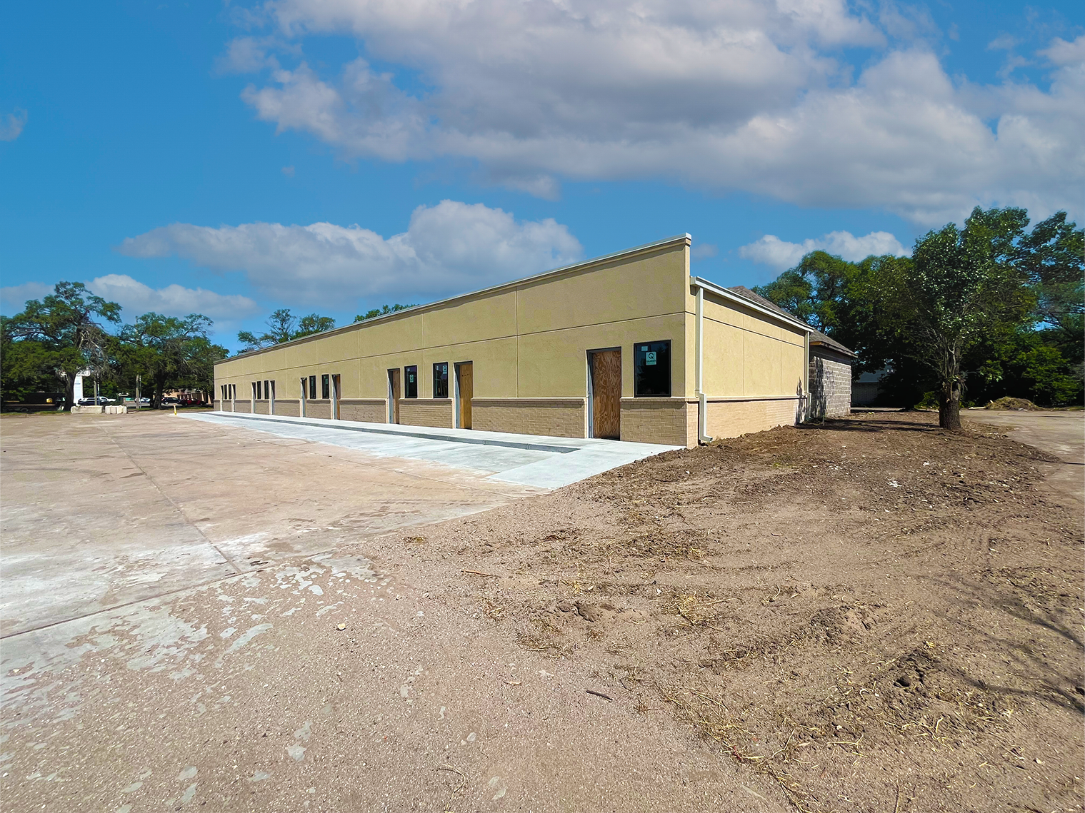 4608 W Maple St, Wichita, KS for lease Interior Photo- Image 1 of 3