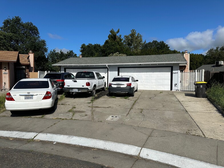 3423-3425 Charleston Ct, Stockton, CA for sale - Building Photo - Image 1 of 44