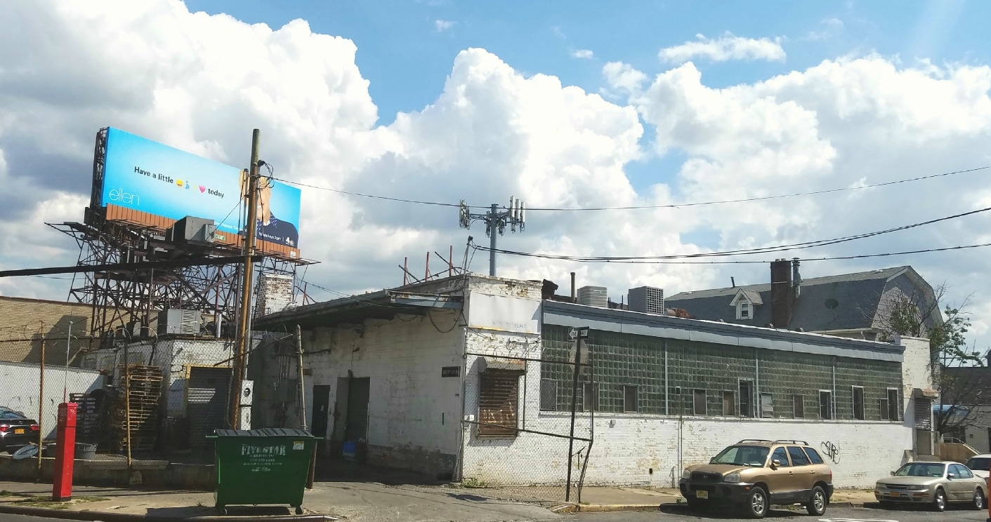 51-11 58th Pl, Woodside, NY for lease Primary Photo- Image 1 of 3