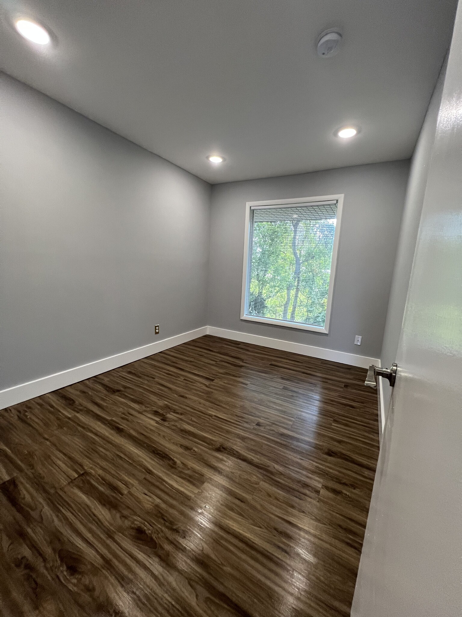 4251 University Blvd, Jacksonville, FL for lease Interior Photo- Image 1 of 16