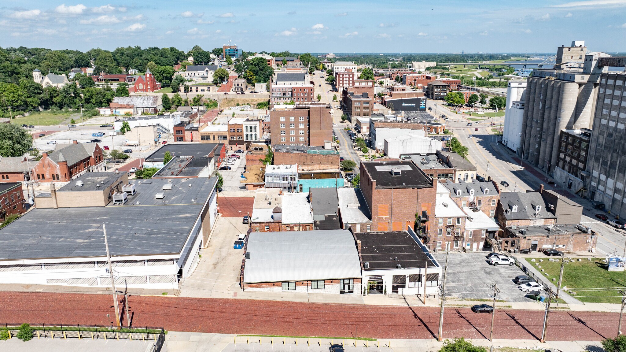 309 Wall St, Alton, IL for lease Interior Photo- Image 1 of 35