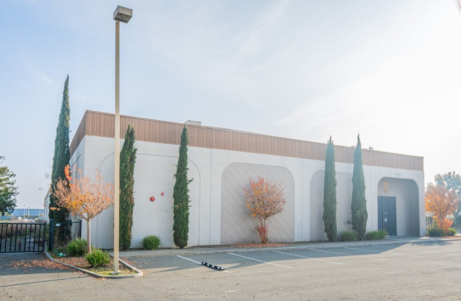 440 Watt Dr, Fairfield, CA for sale - Building Photo - Image 3 of 17
