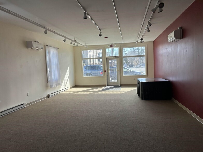 28 Main Street, Conway, NH for lease - Interior Photo - Image 2 of 7