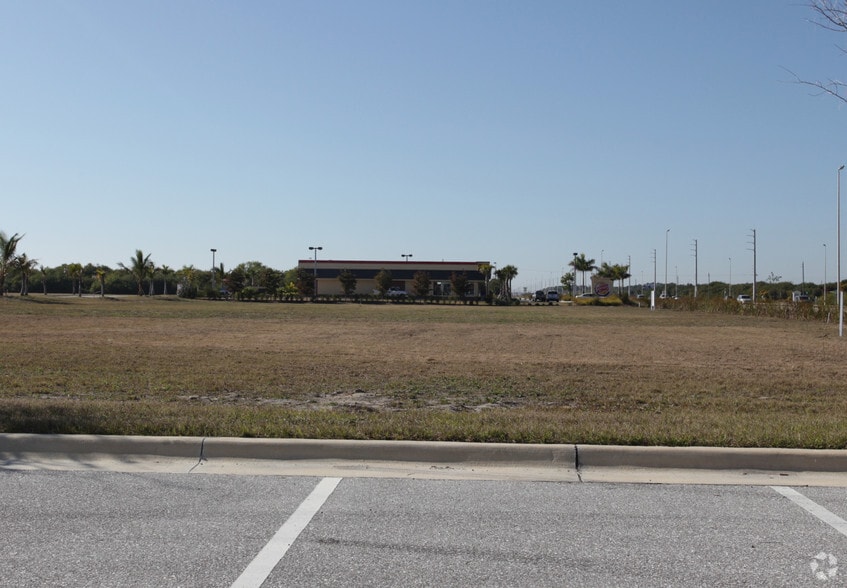 12561 South McCall Rd, Port Charlotte, FL for sale - Primary Photo - Image 1 of 1