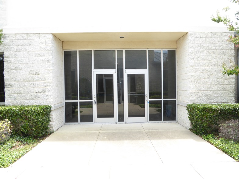 3417 Spectrum Blvd, Richardson, TX for sale - Building Photo - Image 1 of 1