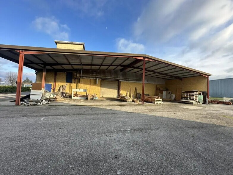 Flex in Lentilly for sale - Building Photo - Image 3 of 7