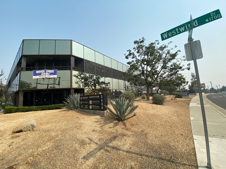 3434 Truxtun Ave, Bakersfield, CA for lease - Building Photo - Image 3 of 5