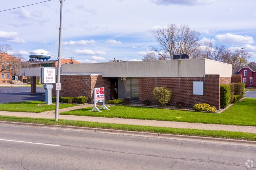 2201 E Michigan Ave, Jackson, MI 49202