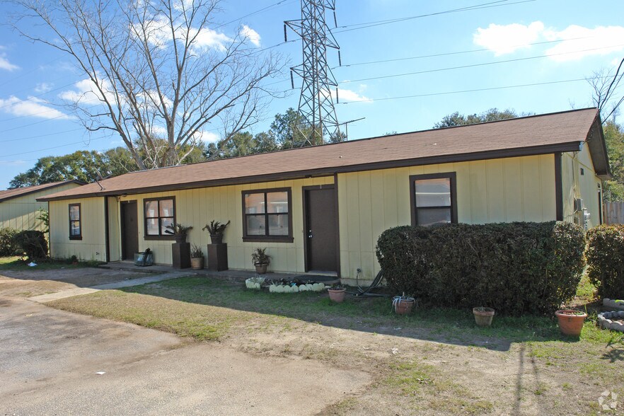 7240 Hilburn Rd, Pensacola, FL 32504