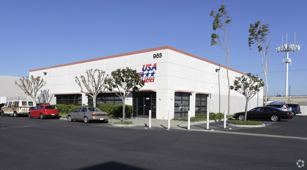 965 E Discovery Ln, Anaheim, CA for lease - Primary Photo - Image 1 of 2