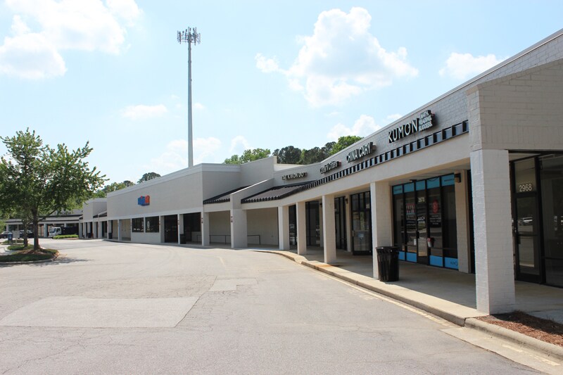 2968 2990 Kildaire Farm Rd Cary Nc 27518 For Lease On Cityfeet Com