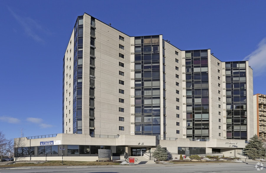 45-51 Pl Charles-Le Moyne, Longueuil, QC for sale - Building Photo - Image 2 of 3