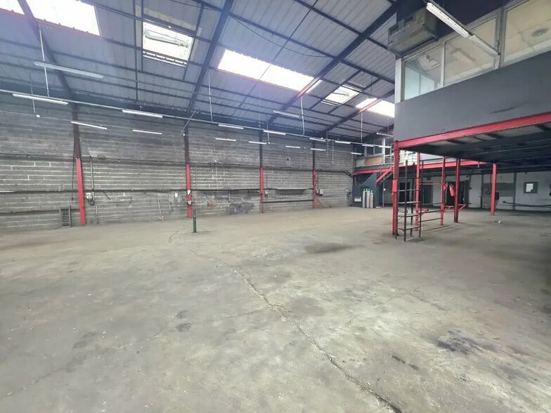 Industrial in Antibes for sale - Interior Photo - Image 3 of 11