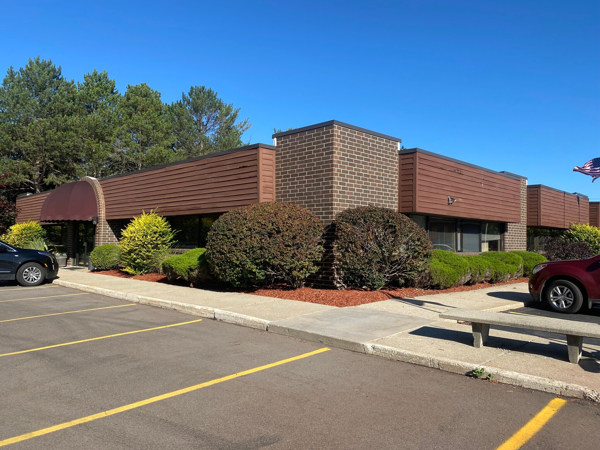 411 W Lake Lansing Rd, East Lansing, MI for lease Building Photo- Image 1 of 16