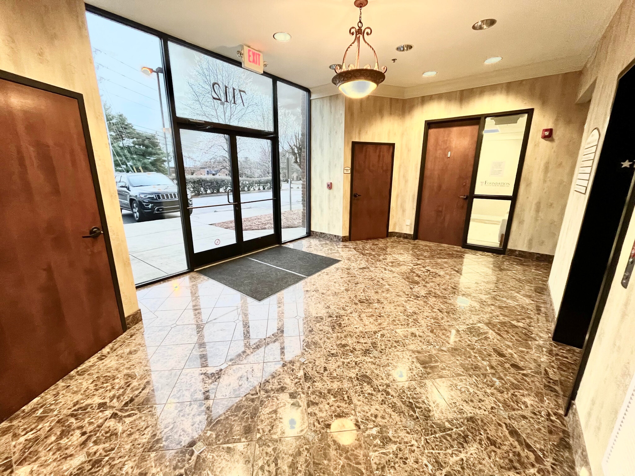 7112 Crossroads Blvd, Brentwood, TN for lease Lobby- Image 1 of 14