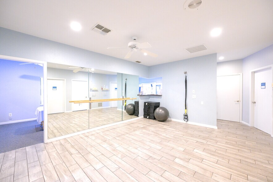 32502 US Highway 19 N Palm Harbor - 32502 US Highway 19 N Palm Harbor FL Building Photo 3 Large