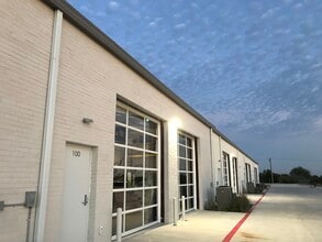 1019 S Heatherwilde Blvd, Pflugerville, TX for lease Interior Photo- Image 2 of 9