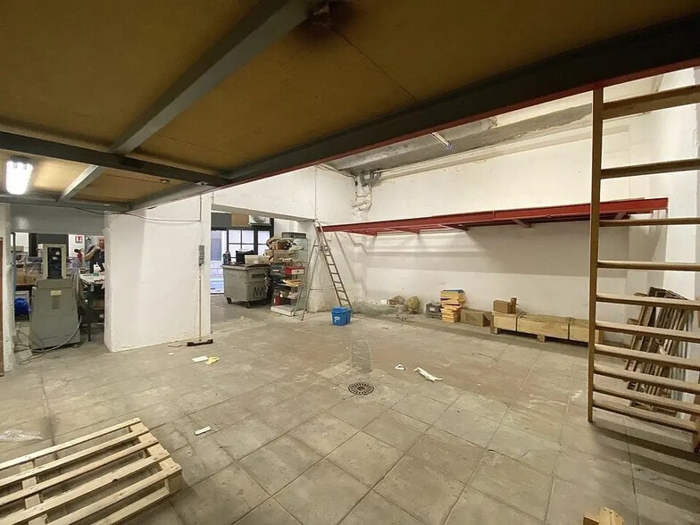 Flex in Nice for lease - Interior Photo - Image 3 of 6