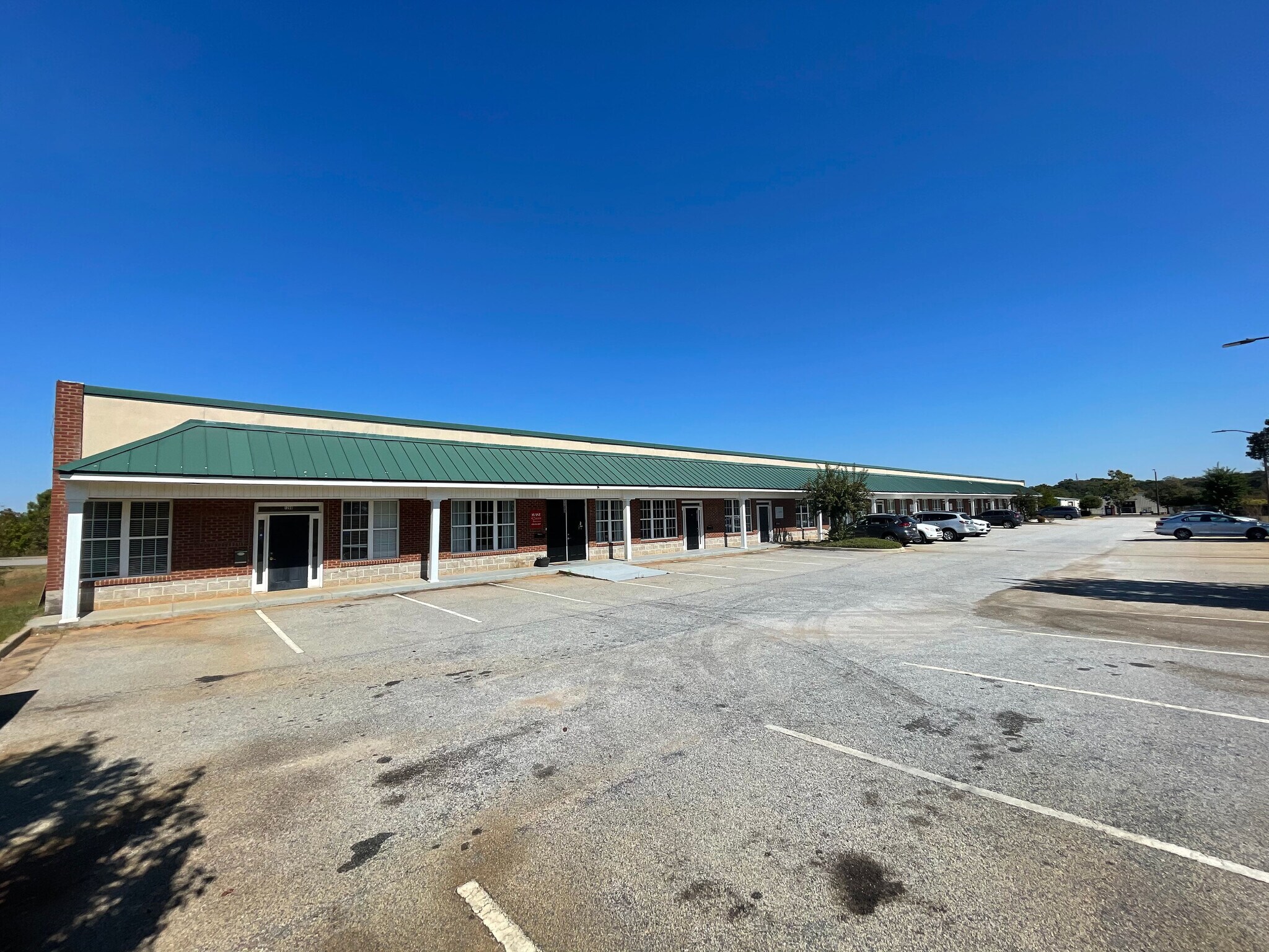 114 Constitution Dr, Warner Robins, GA for lease Building Photo- Image 1 of 5