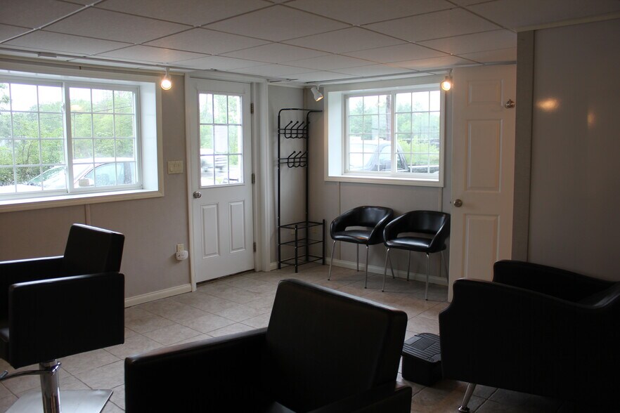 128 Calef Hwy, Lee, NH for sale - Building Photo - Image 1 of 1