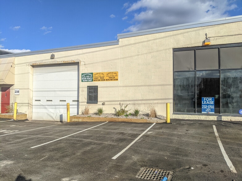 230-240 Mckee Rd, Rochester, NY for lease - Building Photo - Image 2 of 3