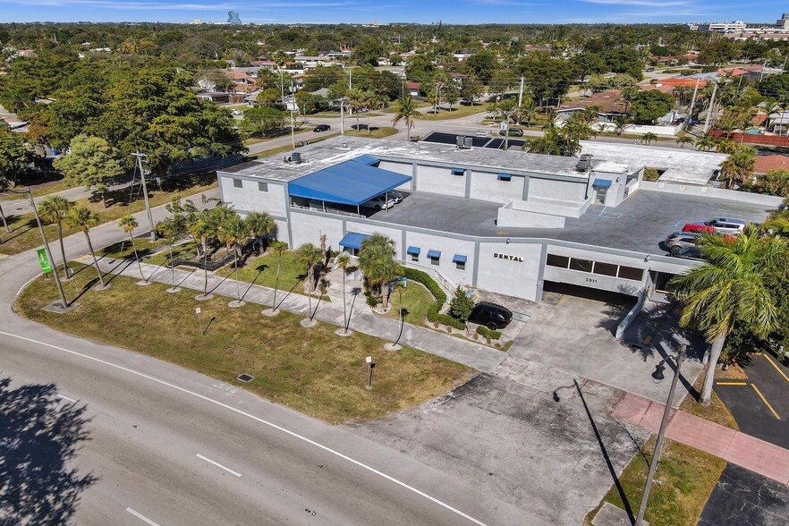 3911 Hollywood Blvd, Hollywood, FL for sale - Building Photo - Image 1 of 1