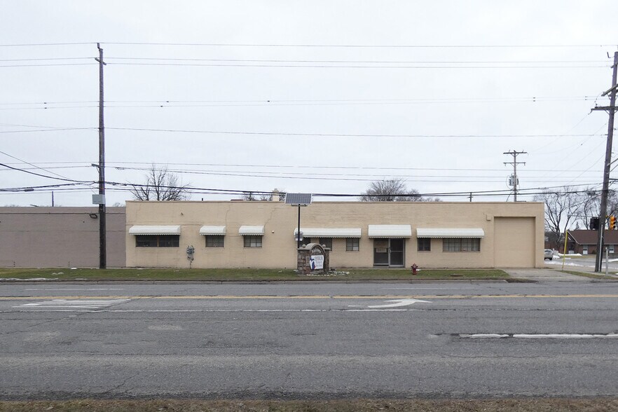 8833 E 10 Mile Rd, Center Line, MI, 48015 Warehouse Property For Sale