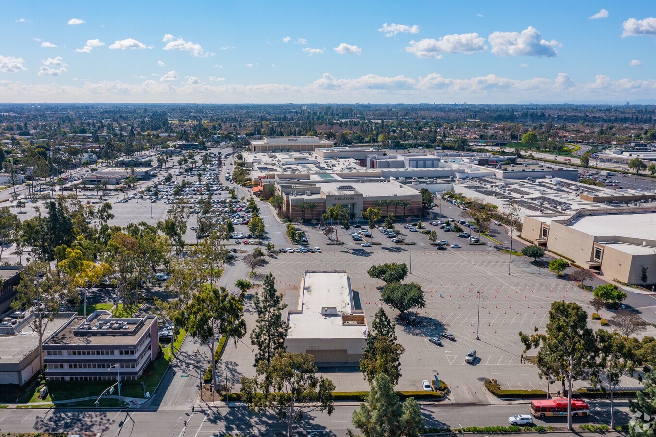 100 Los Cerritos Mall, Cerritos, CA 90703 | LoopNet