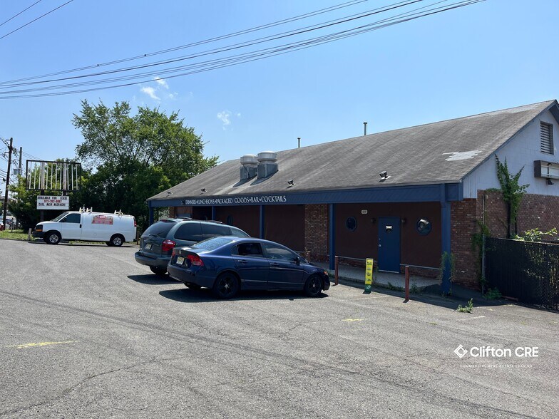 639 W 1st Ave, Roselle, NJ 07203