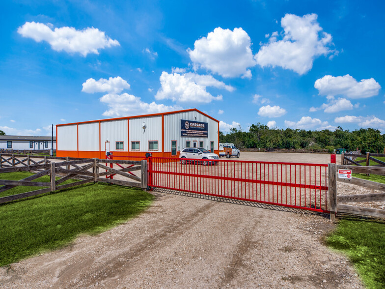 5367 State Highway 97 E, Floresville, TX for sale - Building Photo - Image 1 of 1