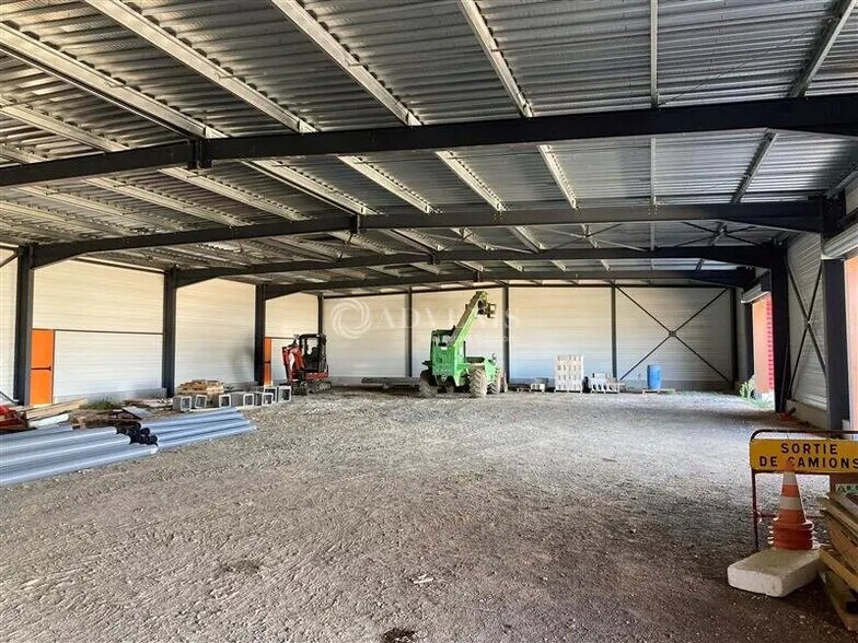 Retail in Vendôme for lease - Building Photo - Image 1 of 4