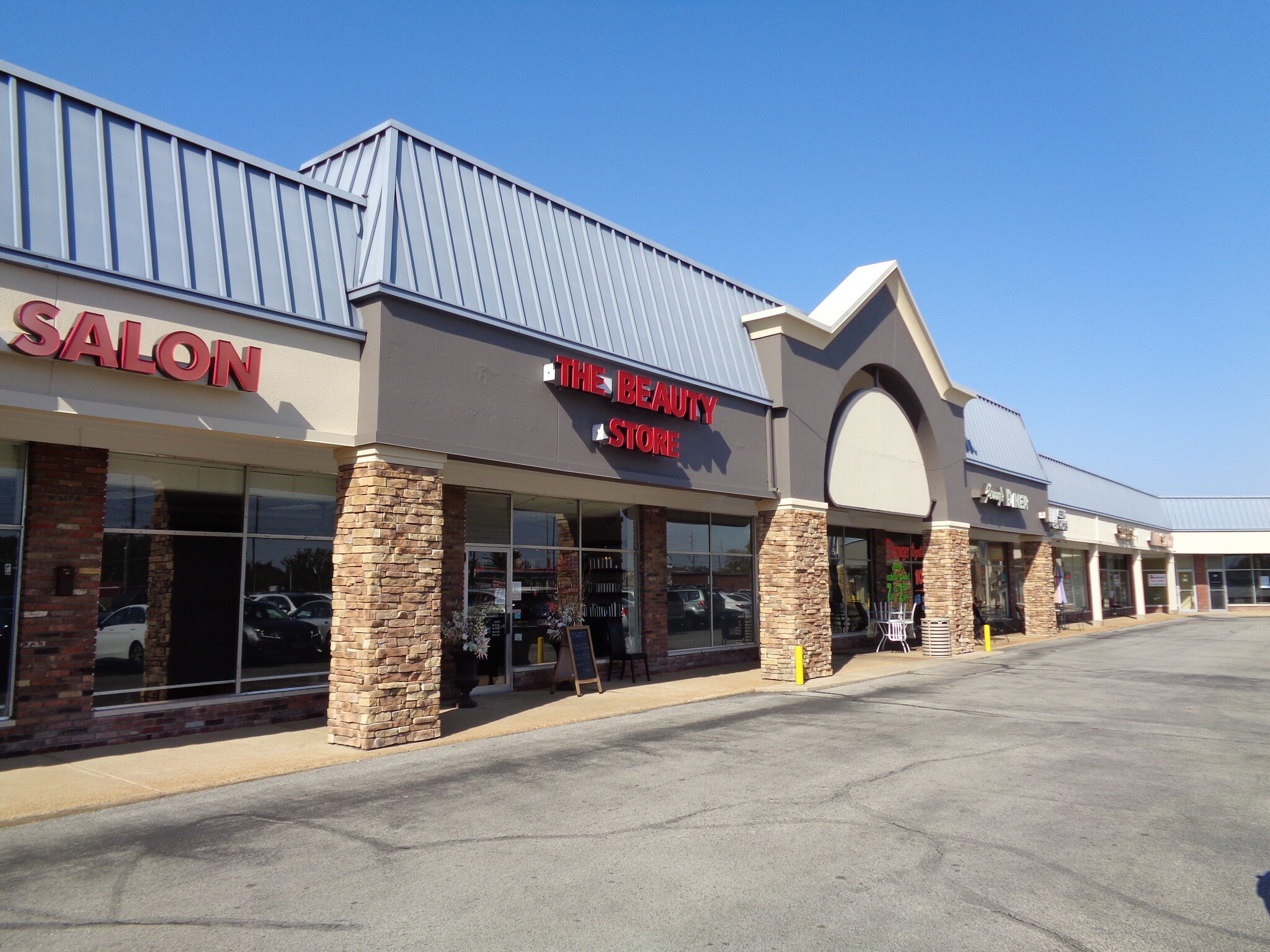 11-99 Forum Ctr, Chesterfield, MO for lease Primary Photo- Image 1 of 2