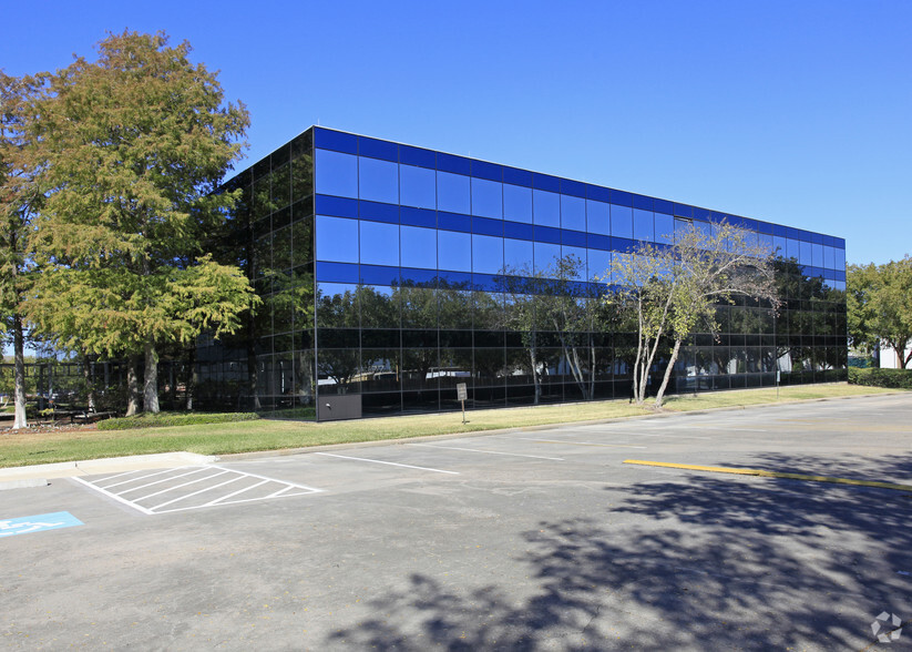 16840 Buccaneer Ln, Clear Lake City, TX for lease - Primary Photo - Image 1 of 4