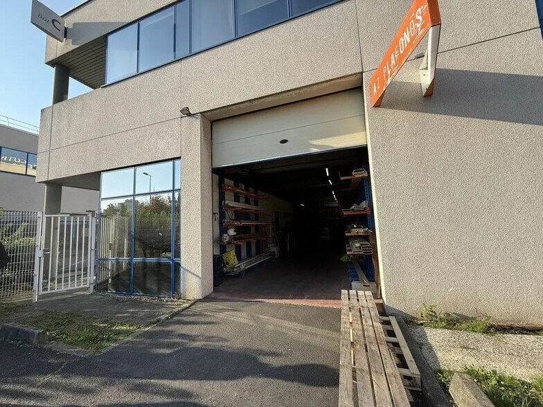 Flex in Gennevilliers for lease - Building Photo - Image 2 of 5