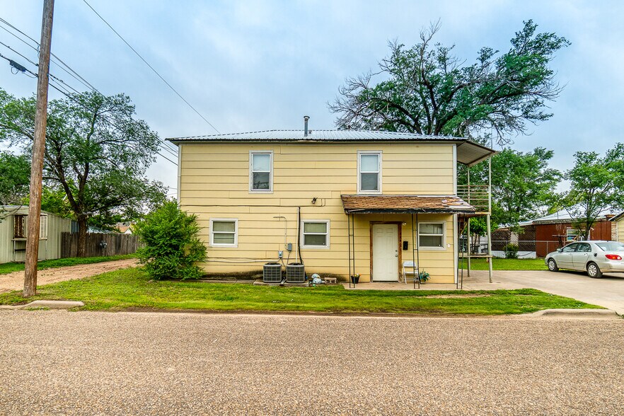 323 NW 4th St, Tulia, TX 79088 Multifamily for Sale