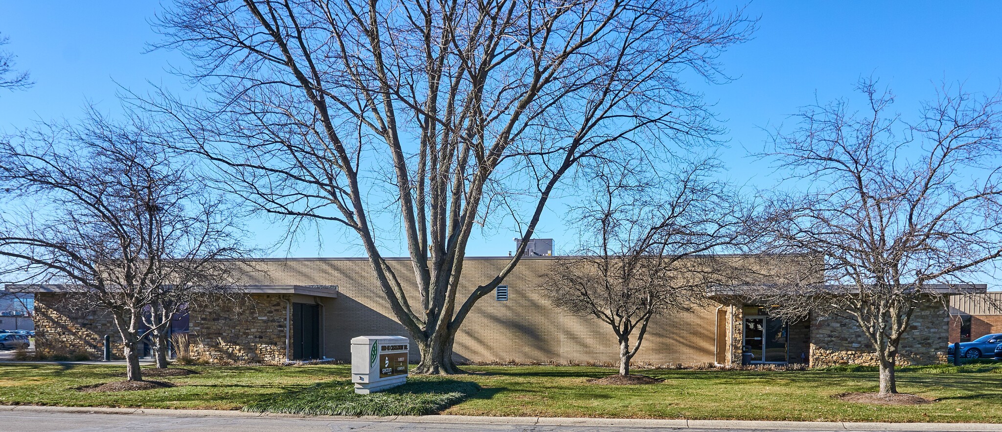 8005-8009 Castleway Dr, Indianapolis, IN for lease Building Photo- Image 1 of 3
