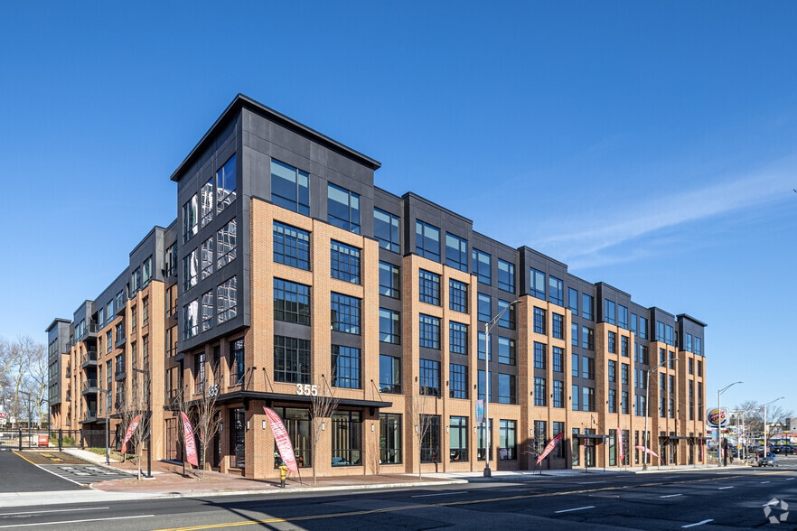 349-377 Broad St, Newark, NJ for lease - Building Photo - Image 3 of 9