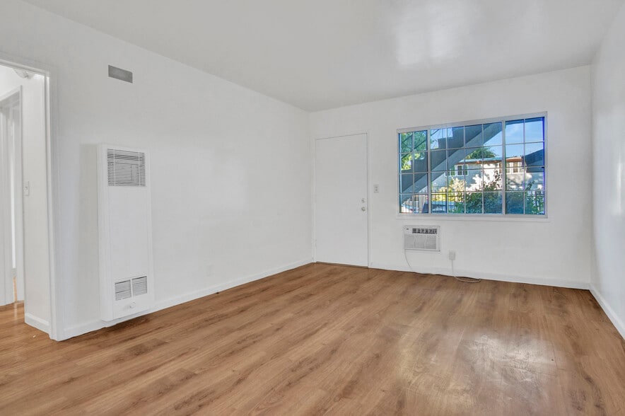 13226 Vanowen St, North Hollywood, CA for sale - Building Photo - Image 2 of 9