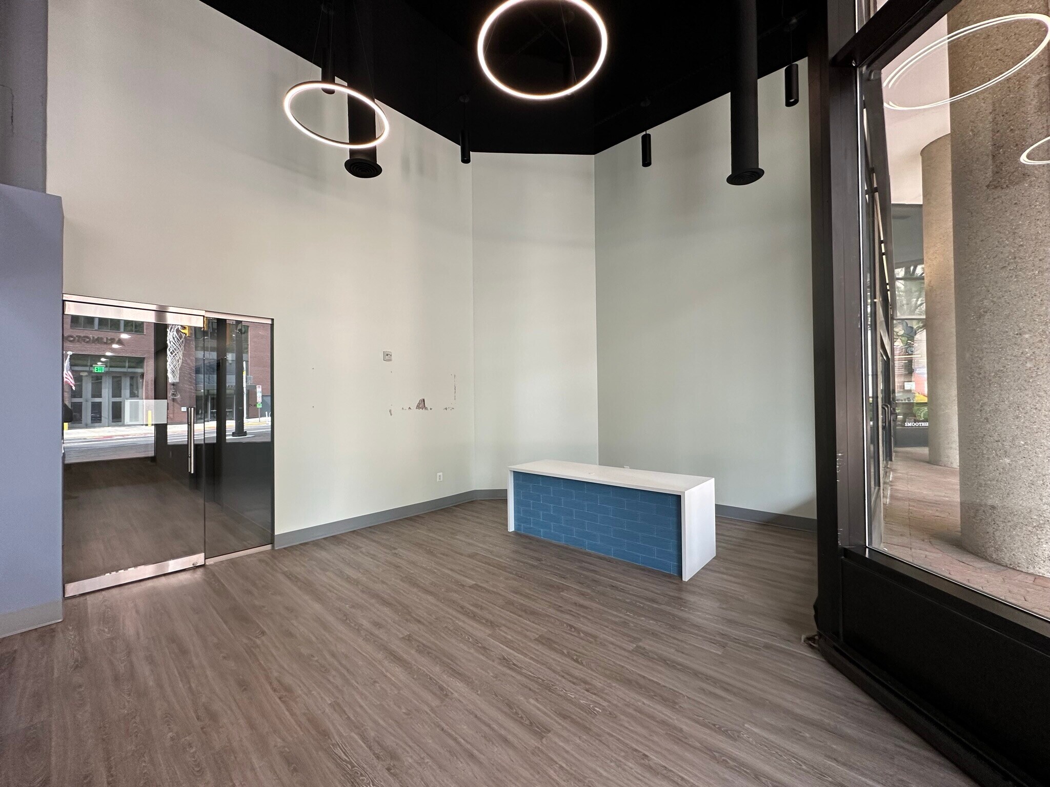 1550 Wilson Blvd, Arlington, VA for lease Interior Photo- Image 1 of 3