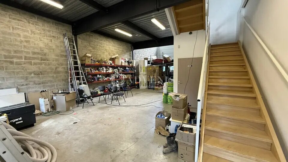 Flex in Montévrain for lease - Interior Photo - Image 3 of 8