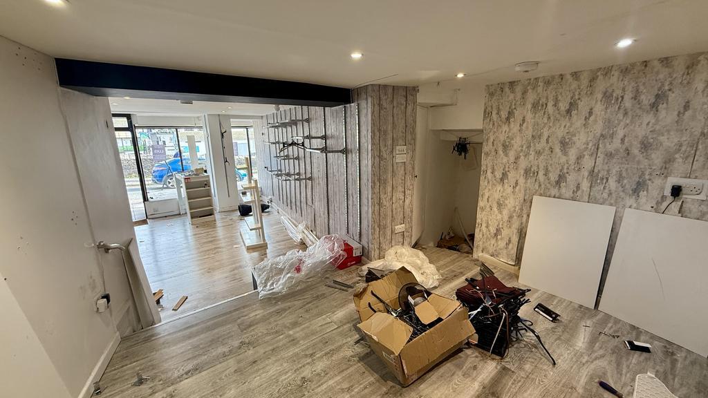 34 Middle St, Brixham for lease Interior Photo- Image 1 of 3