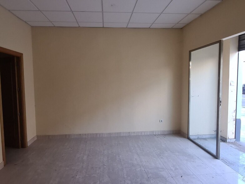 Retail in Algemesí for lease - Interior Photo - Image 2 of 9