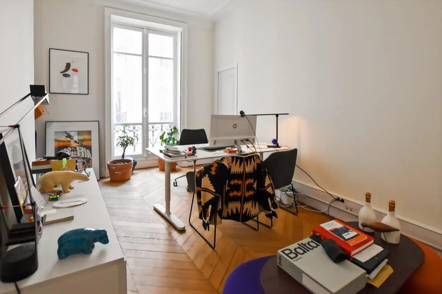 Office in Paris for lease - Interior Photo - Image 1 of 4