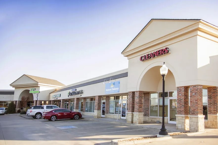 17200 N May Ave, Oklahoma City, OK for lease - Building Photo - Image 2 of 5